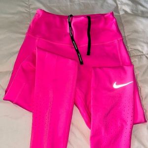 hot pink nike leggings